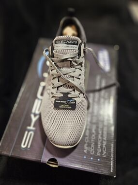 Skechers Skech-Air Lightweight Mesh Sneaker - Light Gray